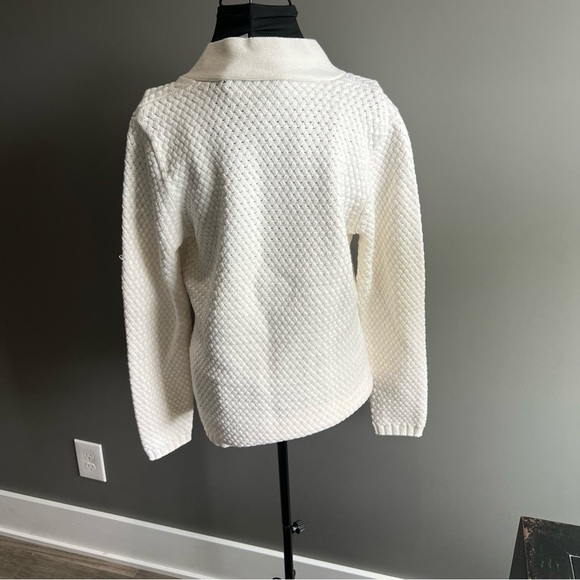 Liz Claiborne Cream Textured Sweater with unique V-neck Size Medium - Picture 4 of 10